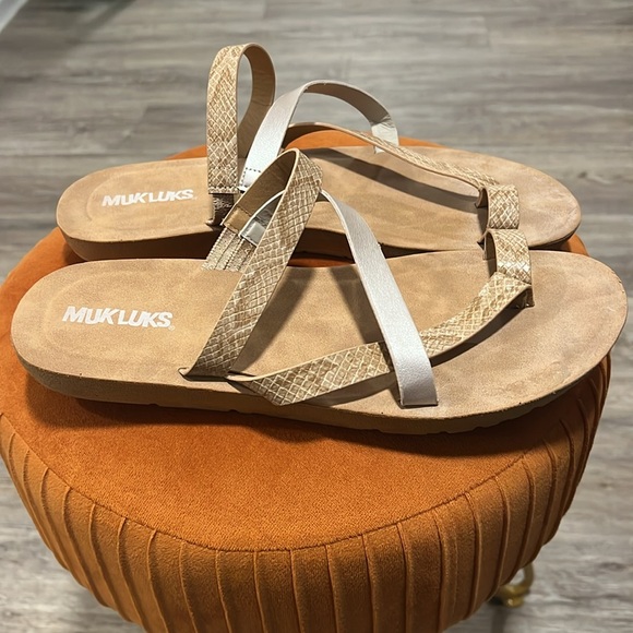 Mukluks Strapy Sandals - Picture 3 of 11